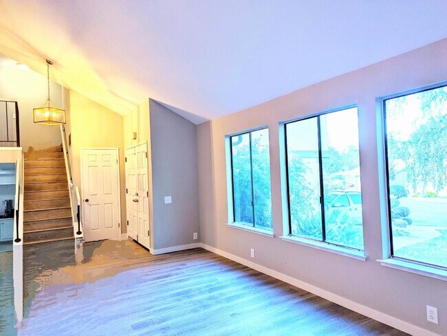 Foto del edificio - 6525 Idlewild Ct