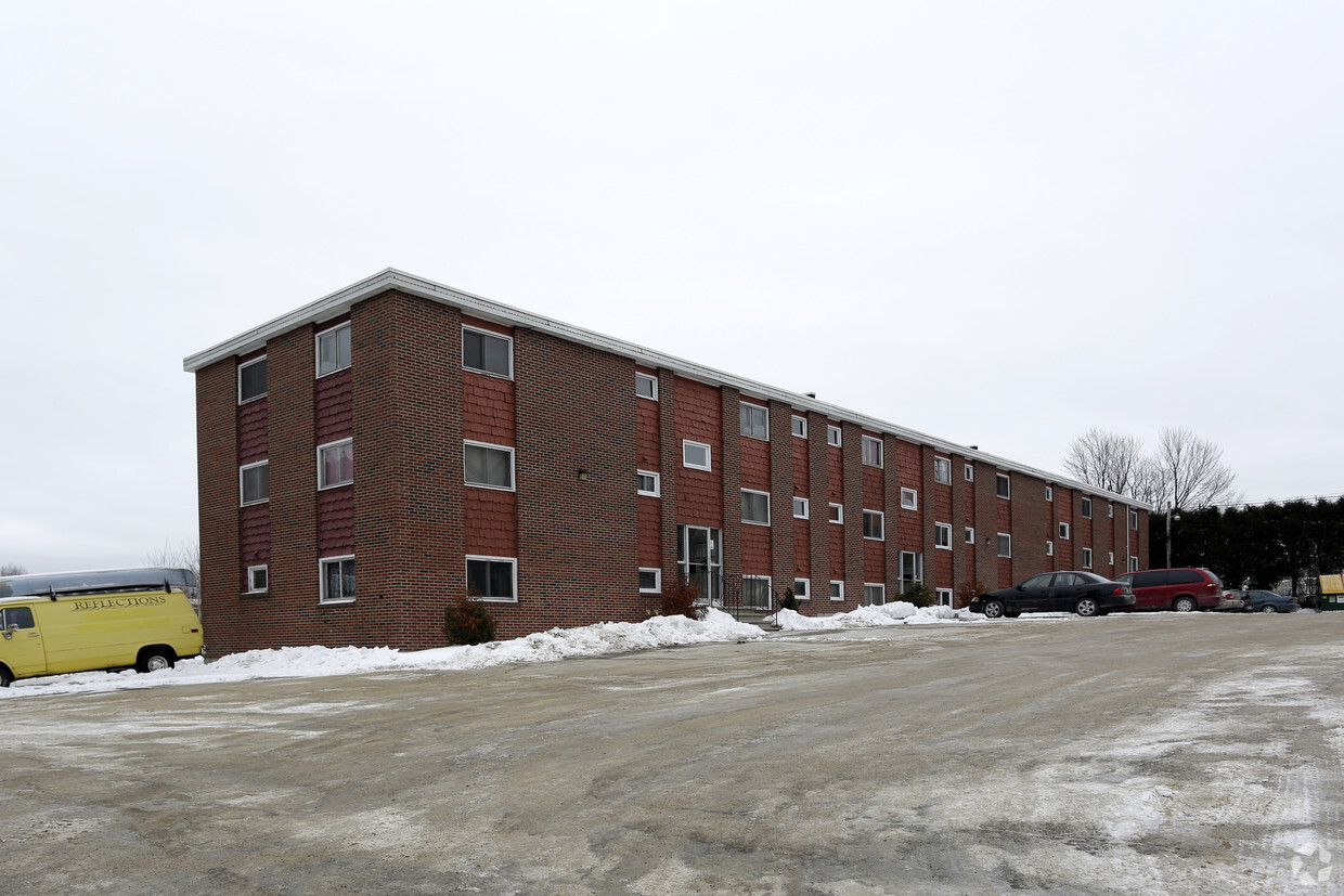 Primary Photo - Hillview Manor Apartments