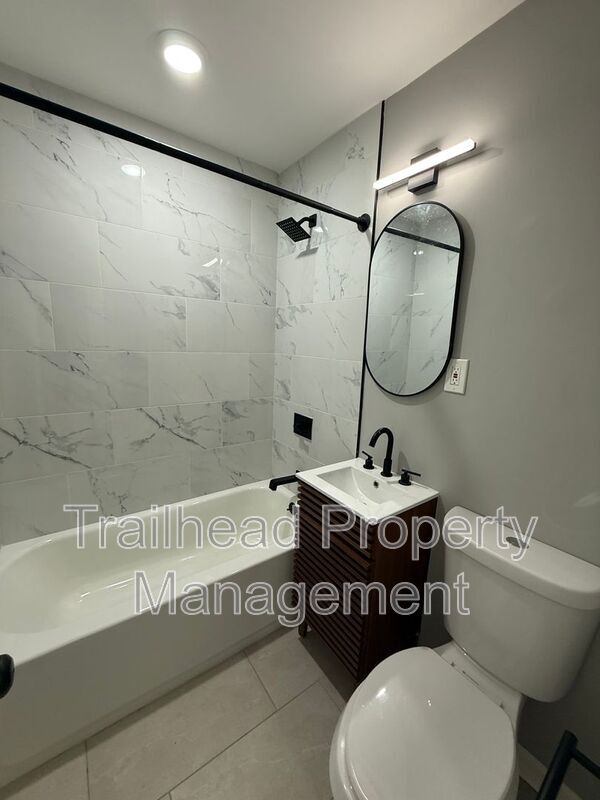 Foto del edificio - 304 E Gregory Blvd