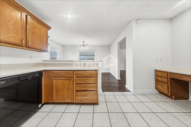 Building Photo - 1466 Far Dr