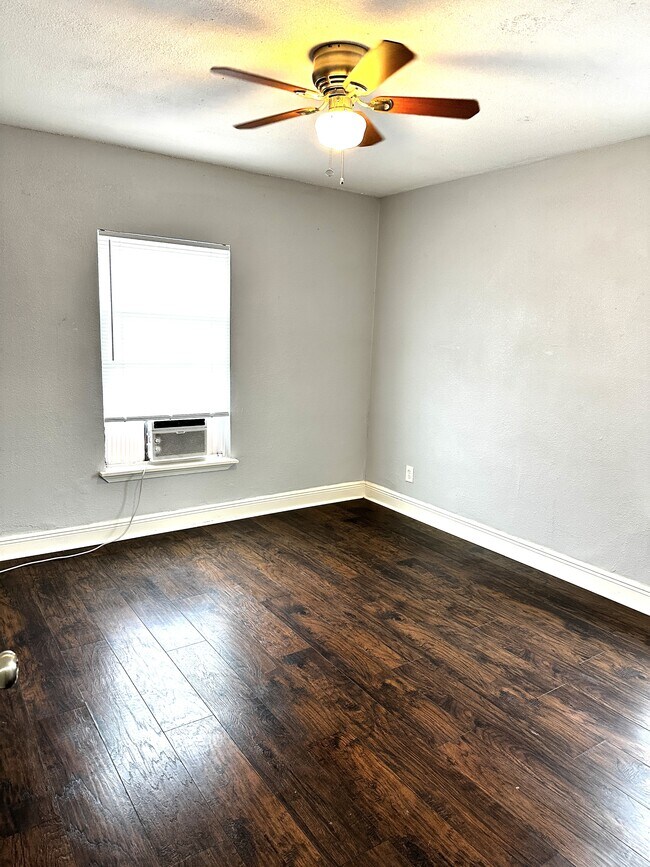 Foto del edificio - 1705 Whiting Dr