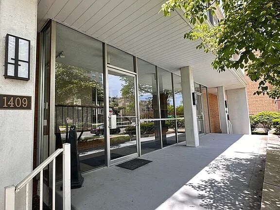 Building Photo - 1409 N Prospect Ave