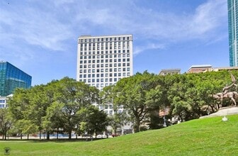 Building Photo - 910 S Michigan Ave