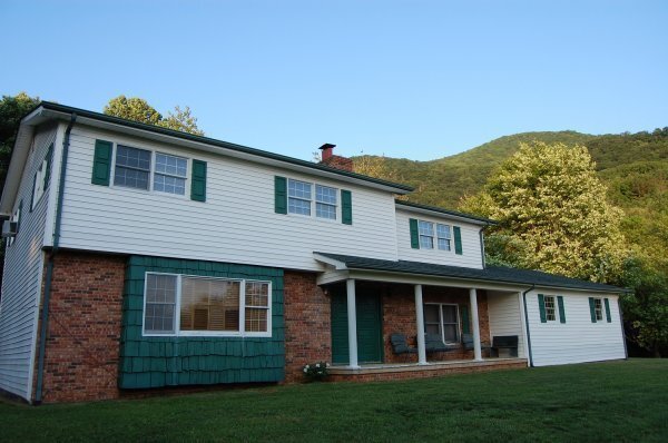 Primary Photo - Large Partially Furnished 4/2.5 in Beautif...