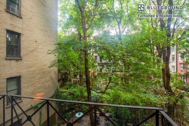 Building Photo - 317 E 5th St