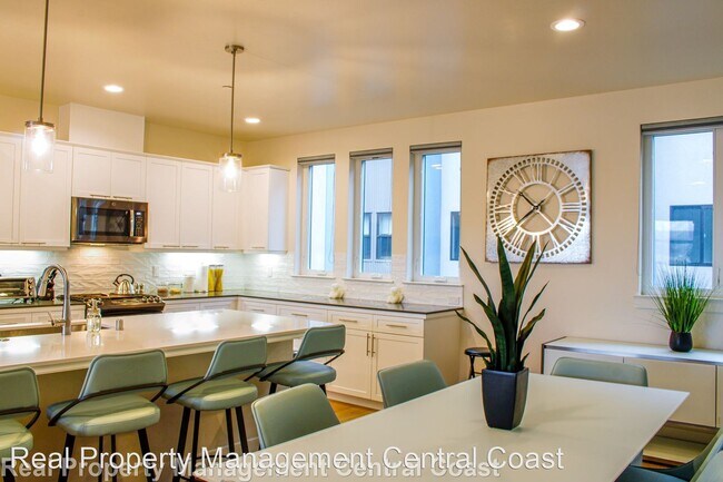 Foto del edificio - 3 br, 3 bath House - 2470 Victoria Ave.