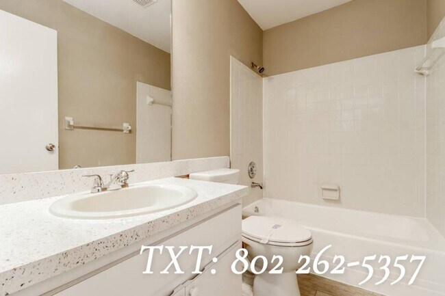 Foto del edificio - 3232 Centerwood Dr