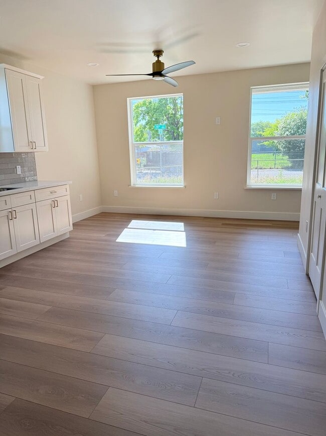 Photo - 28THST/37THAVEDUPLEX Apartment
