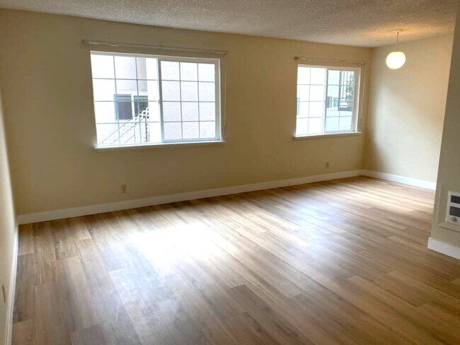 Building Photo - 421 Kains Ave