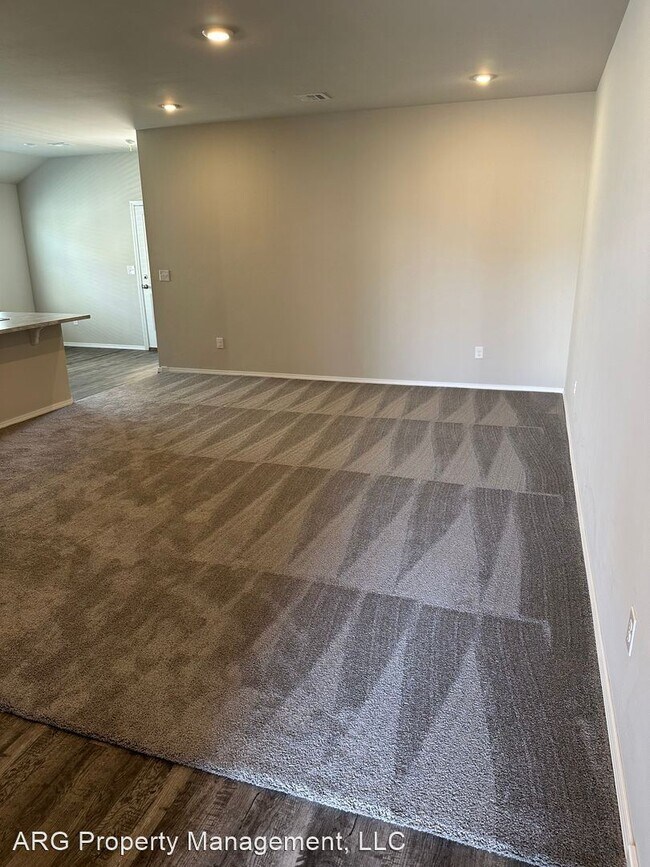 Building Photo - 3 br, 2 bath House - 10012 SW 42nd Street