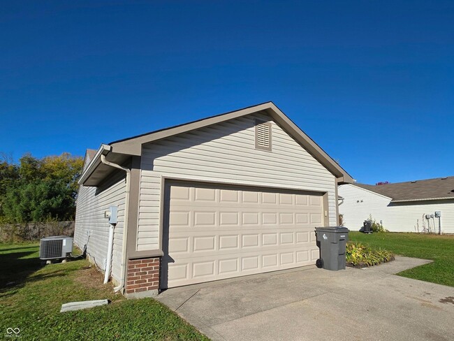 Building Photo - 6165 Pinnacle Blvd