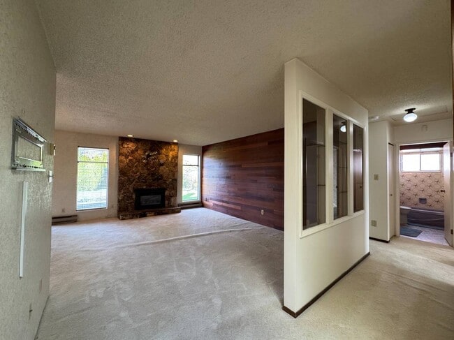 Building Photo - 6611 Francis Rd