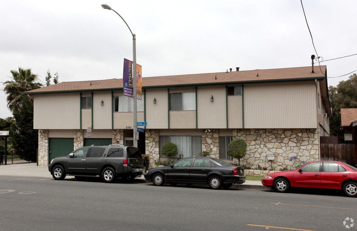 Building Photo - 2501 E 4th St