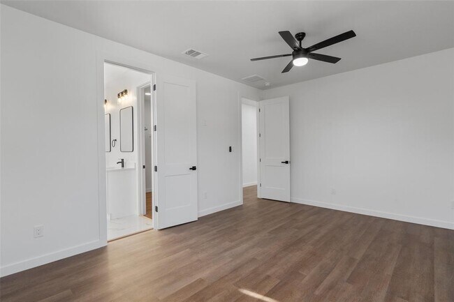 Building Photo - 539 Hackberry Rd