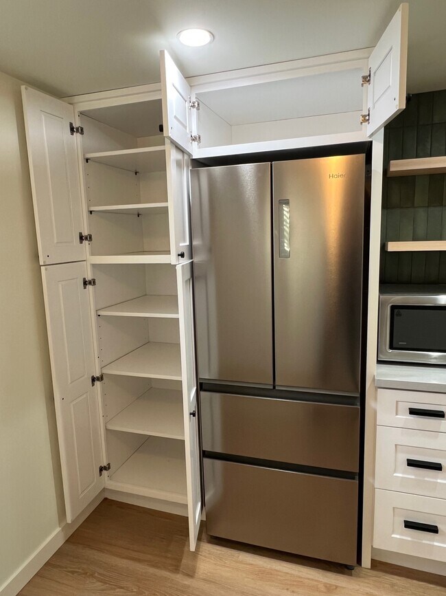 Full Pantry with Abundant Storage - 522 Lee St