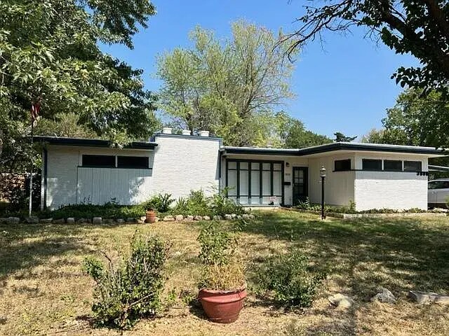 Foto del edificio - 3808 E Mount Vernon St