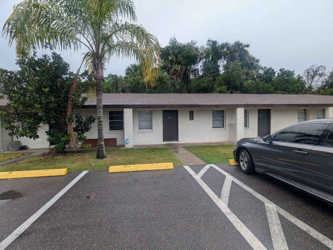 Foto principal - 16214 Wallace St