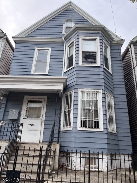 Foto principal - 162 Parker St