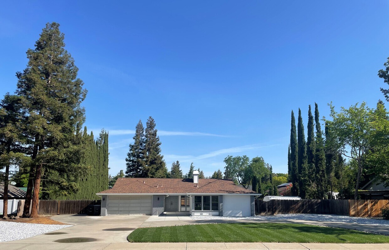 Primary Photo - 515 Loma Verde Dr