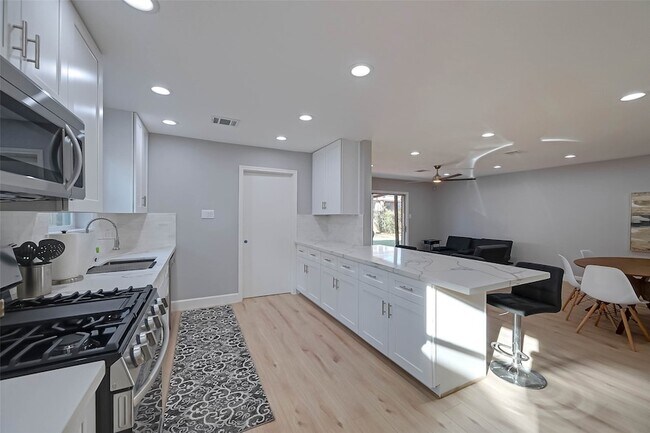 Foto del edificio - 5522 Caversham Dr