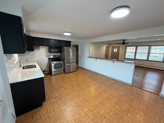 Foto del edificio - 5916 N Odell Ave