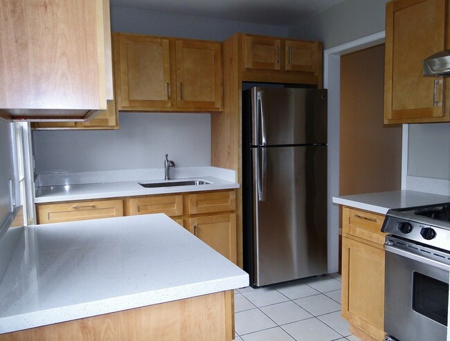 Building Photo - Ground floor side by side duplex