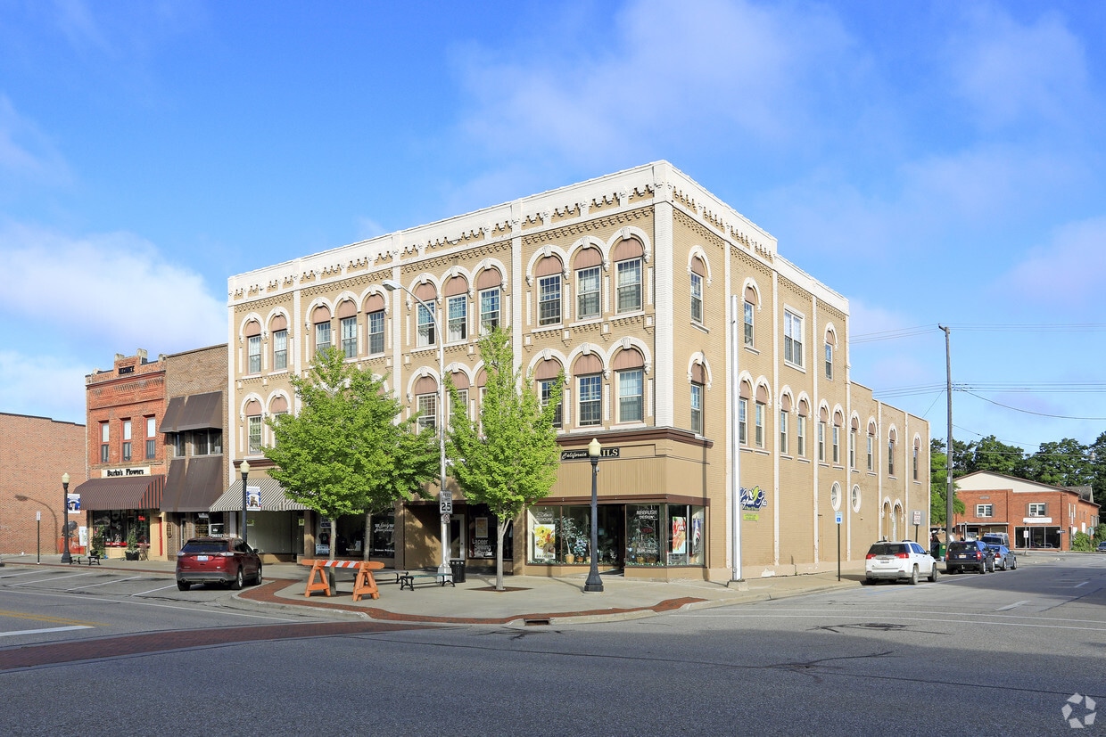 Primary Photo - 104-128 W Nepessing St