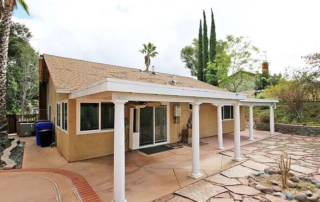 Building Photo - Cute 4 Bedroom House Located in the Heart of Rancho Bernardo!