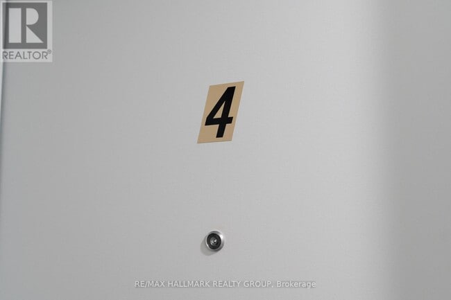 Building Photo - 261 Somerset St. E