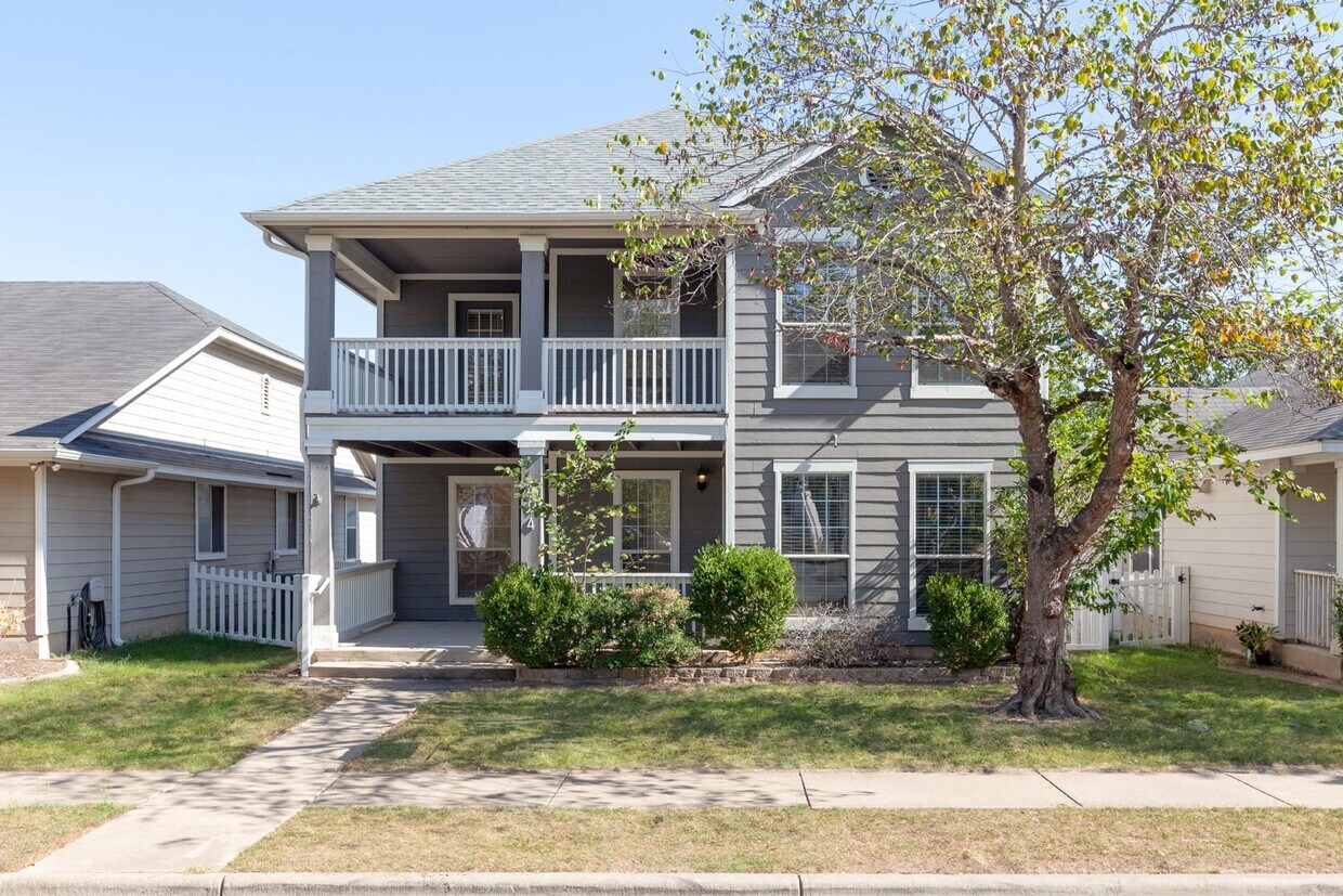 Foto principal - 4 bedroom Two Story Home in Plum Creek