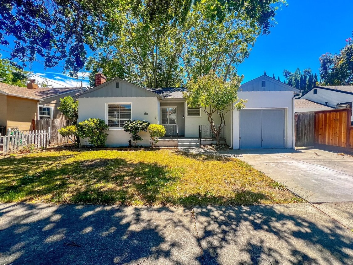 Primary Photo - Absolutely Charming Two Bedroom Napa Home