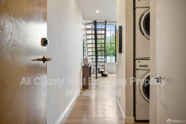 Building Photo - 1018 4th Ave