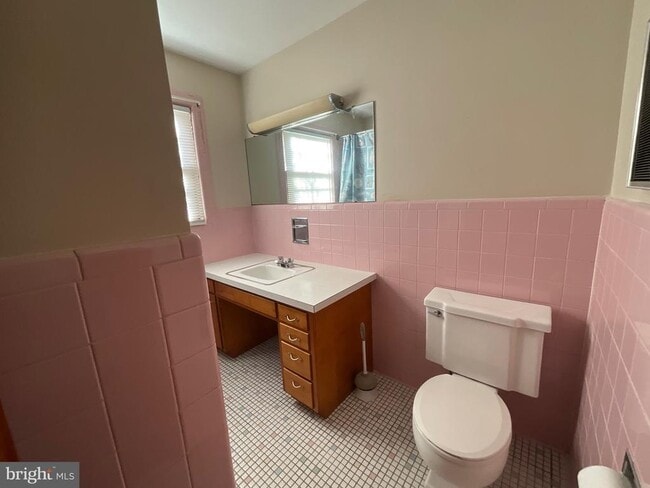 Building Photo - 404 S Coldbrook Ave