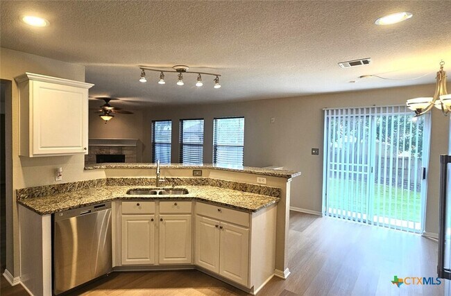 Building Photo - 209 Storm Mt Rd