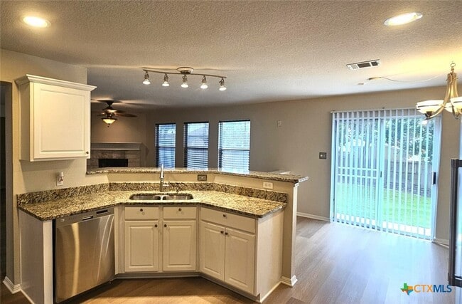 Foto del edificio - 209 Storm Mt Rd