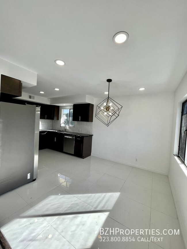 Foto del edificio - Newly Renovated Modern 2 Bedroom 2 Bathroo...