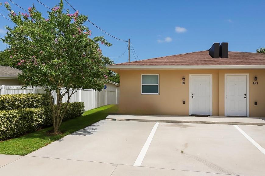Primary Photo - 3 bedroom in Hallandale FL 33009