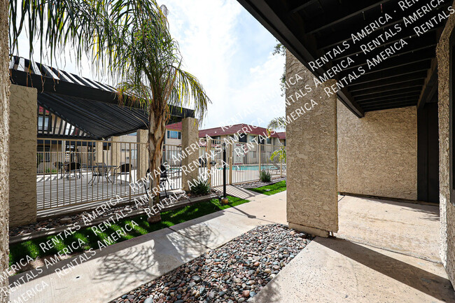 Building Photo - 700 W University Dr