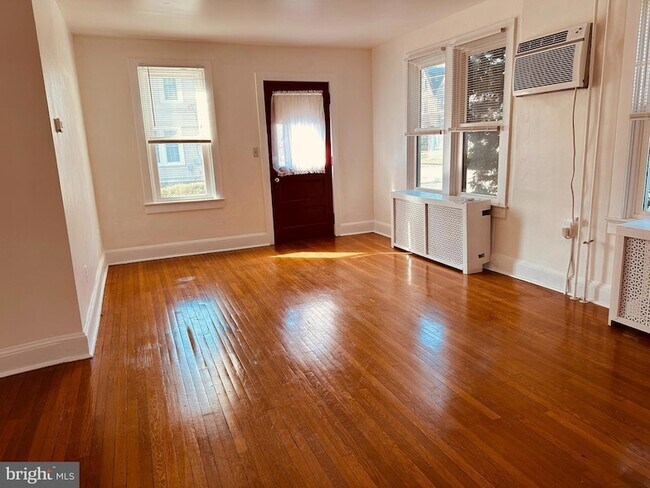 Foto del edificio - 1010 Girard Ave