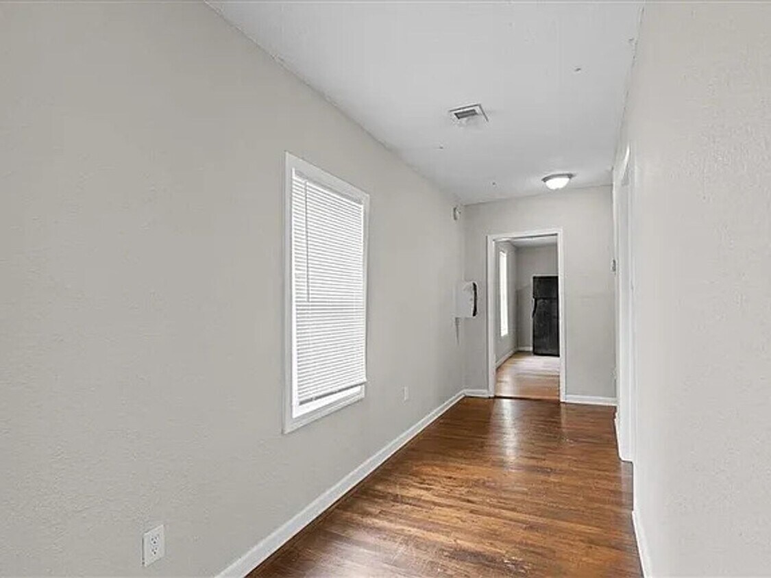 Foto principal - 1646 Bennington Ave