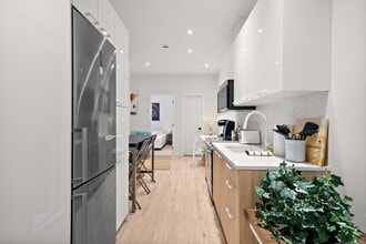 Building Photo - 3722 Av. Laval