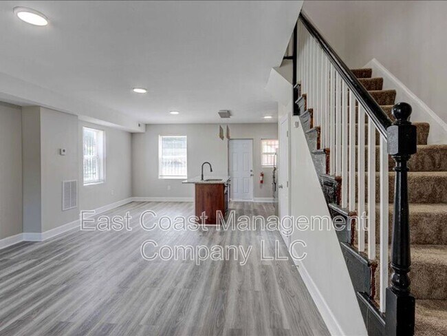 Building Photo - 5300 Ready Ave
