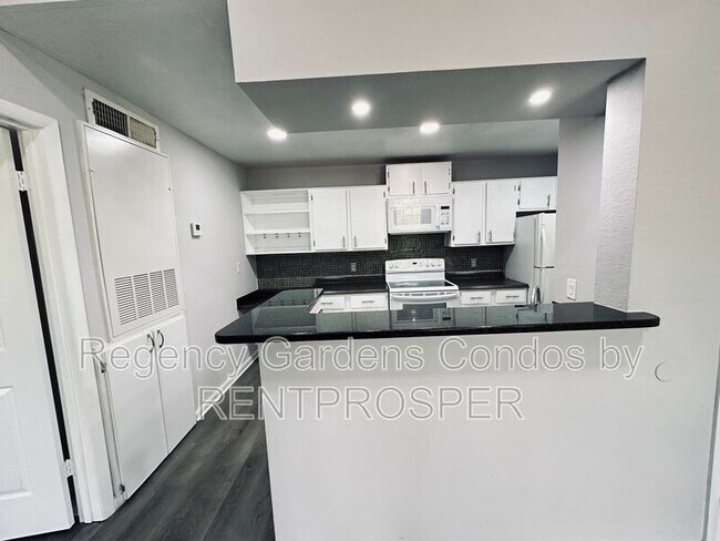 Building Photo - 5500 Devonbriar Way