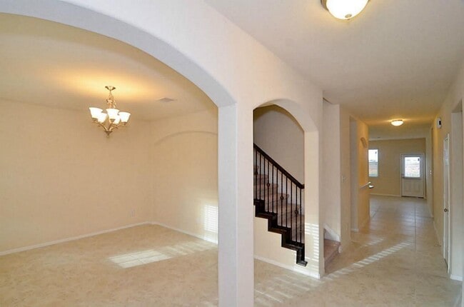 Building Photo - 2831 Lake Villa Dr