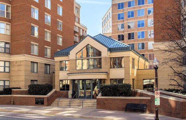 Upscale Lexington Square - Quiet Oasis Between Va. Square & Ballston METROS - 3835 9th St N