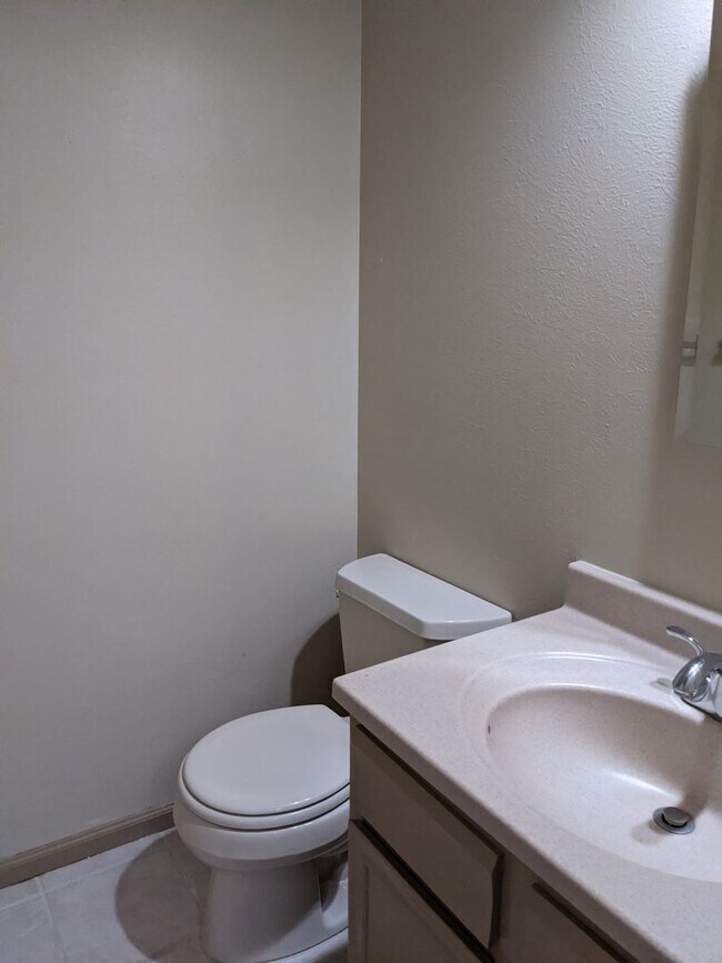 Foto del edificio - Stunning Golden Townhouse On Top of The World!