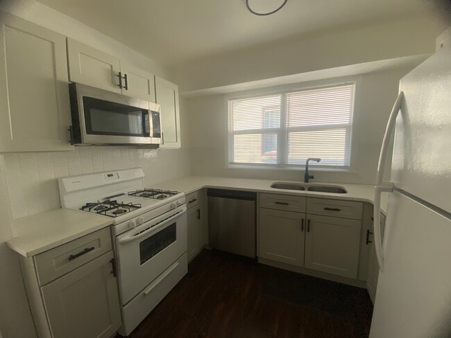Foto del edificio - 4013 Taylor Blvd