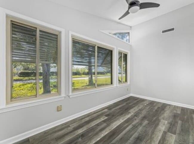 Building Photo - 400 Killarney Dr