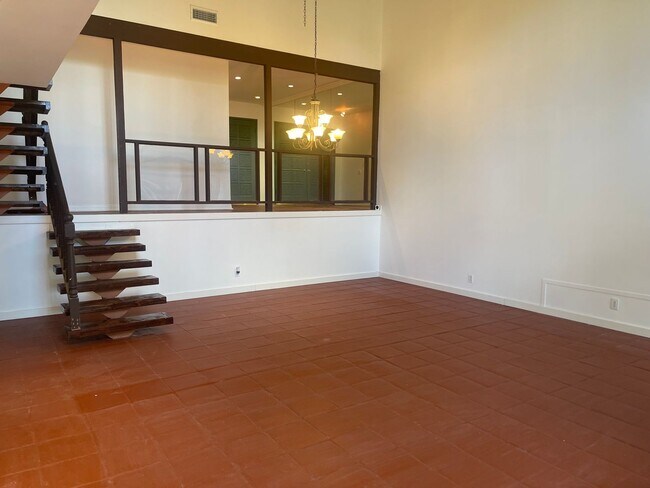 Building Photo - Stunning 3b/2b home with views of the golf course