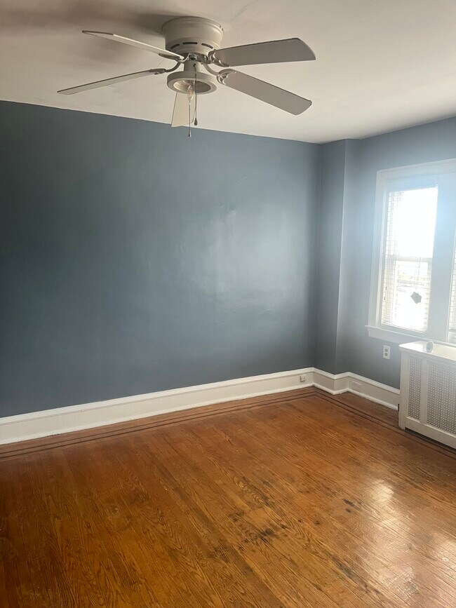 Living Room - 4927 Wissahickon Ave